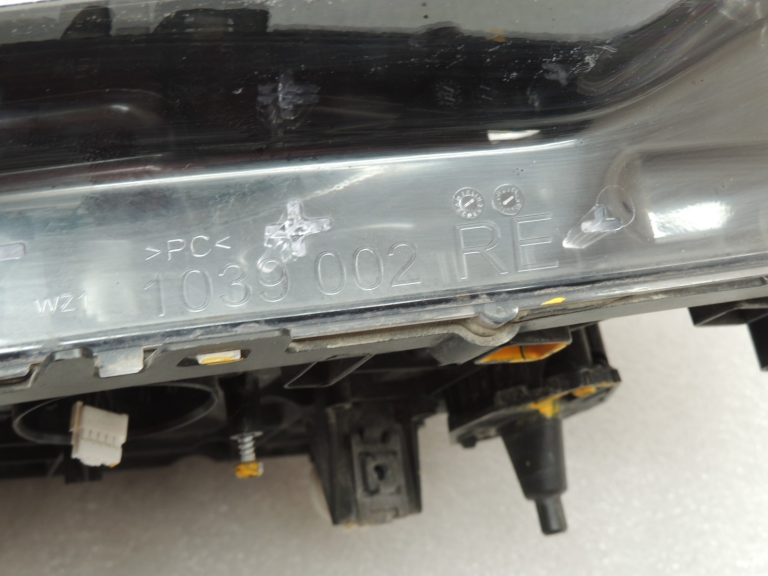 BMW 5. sērijas G30 G31 F90 LED priekšējais labās puses galvenais lukturis 7439184