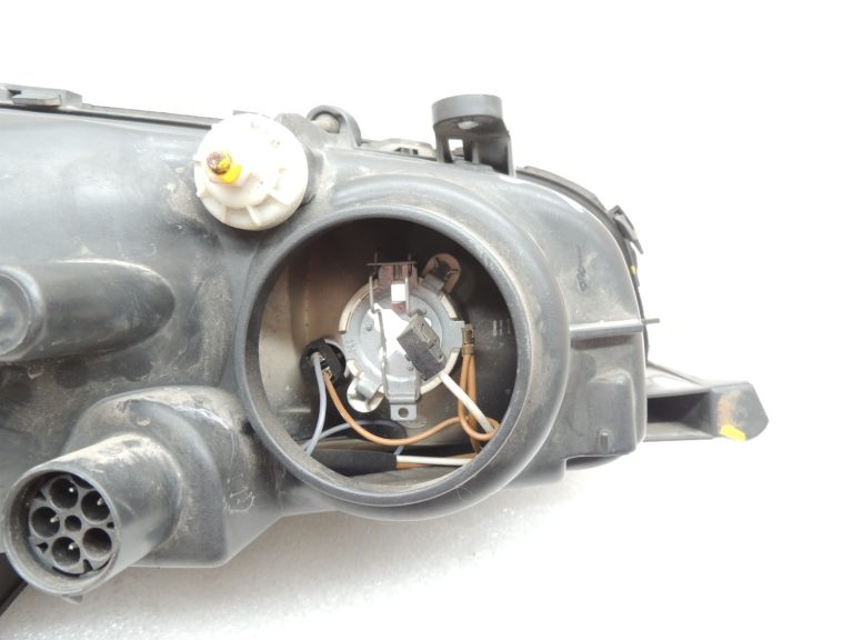 Opel Omega B halogēna lukturi kreisie galvenie lukturi 90487567