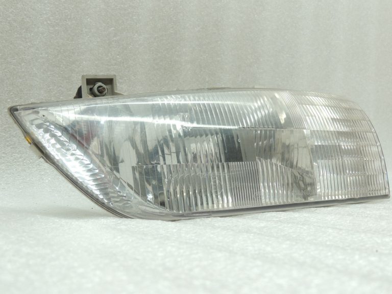 Ford Windstar priekšējais kreisais galvenais lukturis F78B13N087B