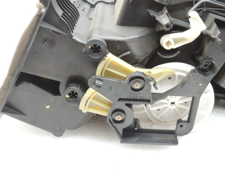 Opel Zafira C gaisa kondicioniera korpuss Sildītāja korpuss Apkures centrs BEHR 13344314