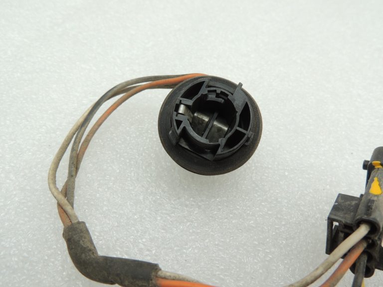 Saab 9-5 I kombi aizmugurējā apgaismojuma spuldzes turētājs, ārējais 4914701