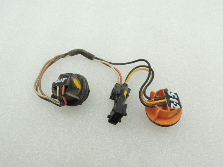 Saab 9-5 I kombi aizmugurējā apgaismojuma spuldzes turētājs, ārējais 4914701