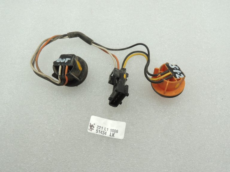 Saab 9-5 I kombi aizmugurējā apgaismojuma spuldzes turētājs, ārējais 4914701