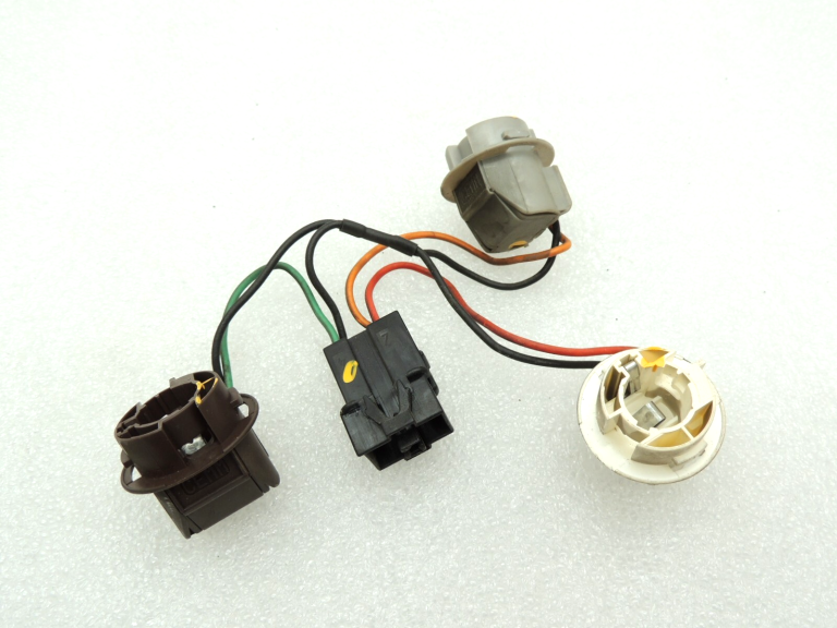 Saab 9-5 I kombi aizmugurējā apgaismojuma spuldzes turētājs kreisajā pusē 4914776