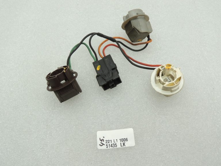 Saab 9-5 I kombi aizmugurējā apgaismojuma spuldzes turētājs kreisajā pusē 4914776