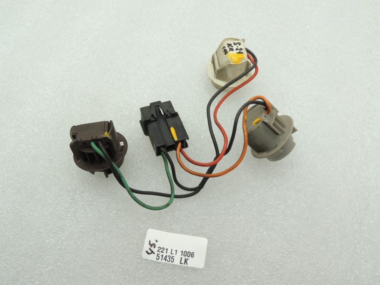 Saab 9-5 I kombi aizmugurējā apgaismojuma spuldzes turētājs kreisajā pusē 4914776
