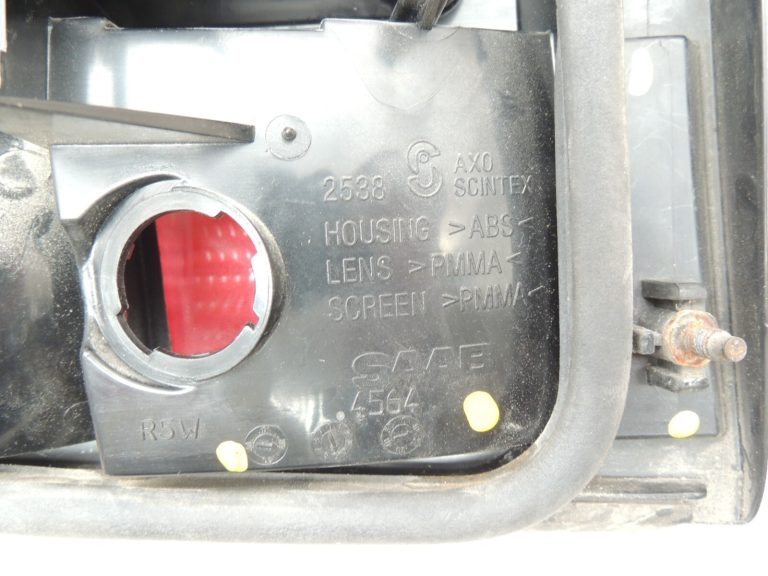 Saab 9-5 I Kombi aizmugurējais kreisais iekšējais aizmugurējais lukturis 4914636