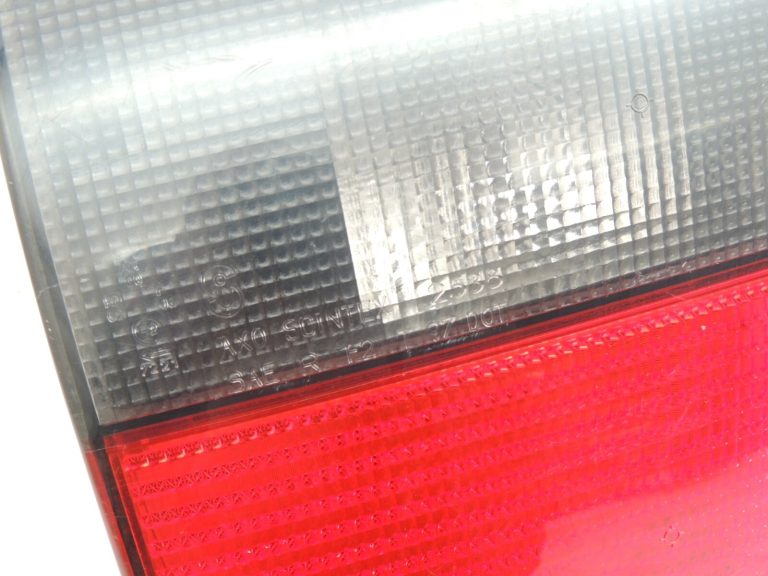 Saab 9-5 I Kombi aizmugurējais kreisais iekšējais aizmugurējais lukturis 4914636