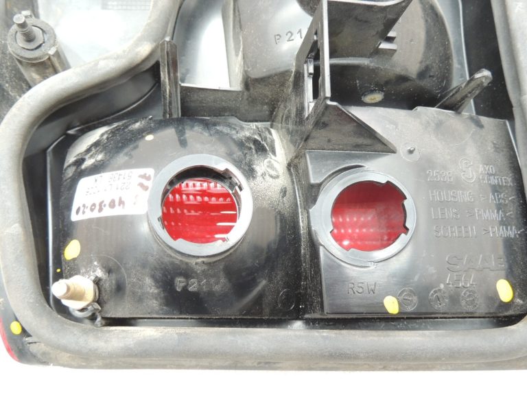 Saab 9-5 I Kombi aizmugurējais kreisais iekšējais aizmugurējais lukturis 4914636