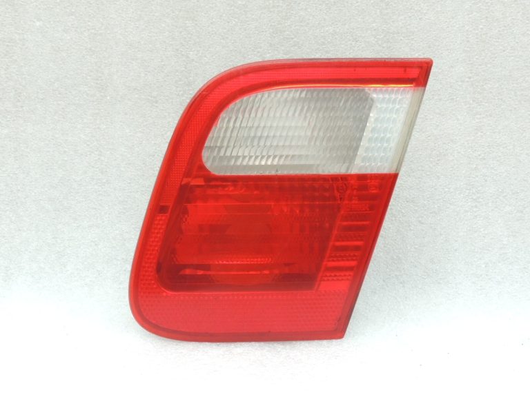 Oriģinālais BMW E46 E46 3. sērijas salona aizmugurējais lukturis aizmugurējais labais salona aizmugurējais lukturis 8364924