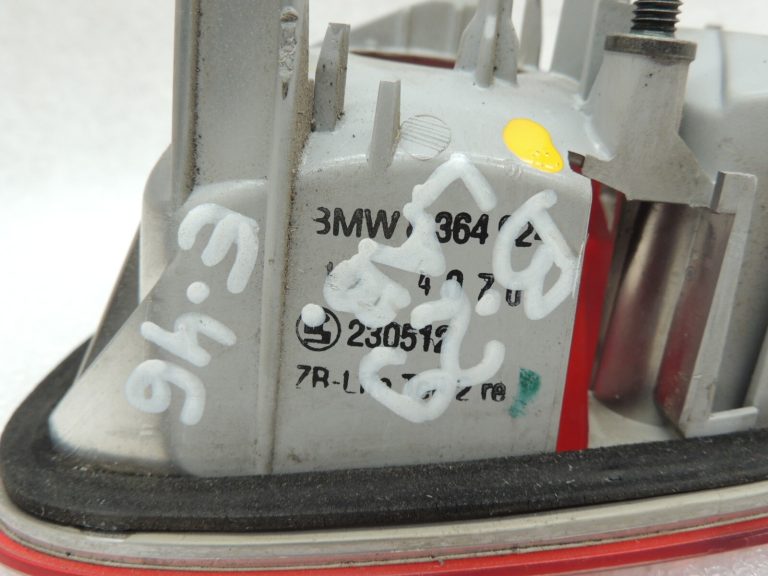 Oriģinālais BMW E46 E46 3. sērijas salona aizmugurējais lukturis aizmugurējais labais salona aizmugurējais lukturis 8364924
