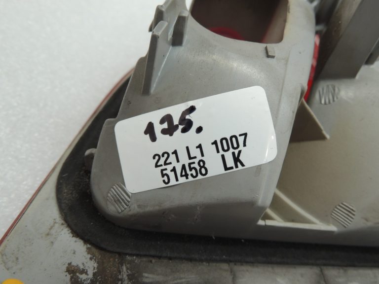Oriģinālais BMW E46 E46 3. sērijas salona aizmugurējais lukturis aizmugurējais labais salona aizmugurējais lukturis 8364924