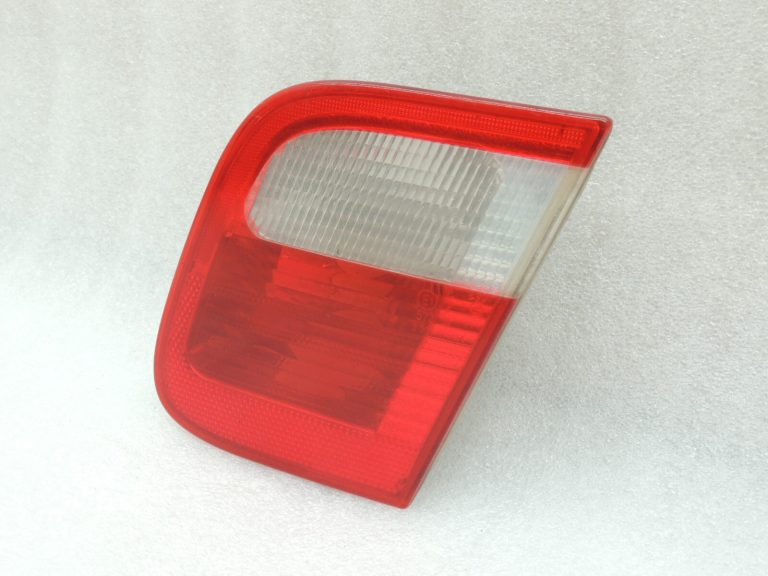 Oriģinālais BMW E46 E46 3. sērijas salona aizmugurējais lukturis aizmugurējais labais salona aizmugurējais lukturis 8364924