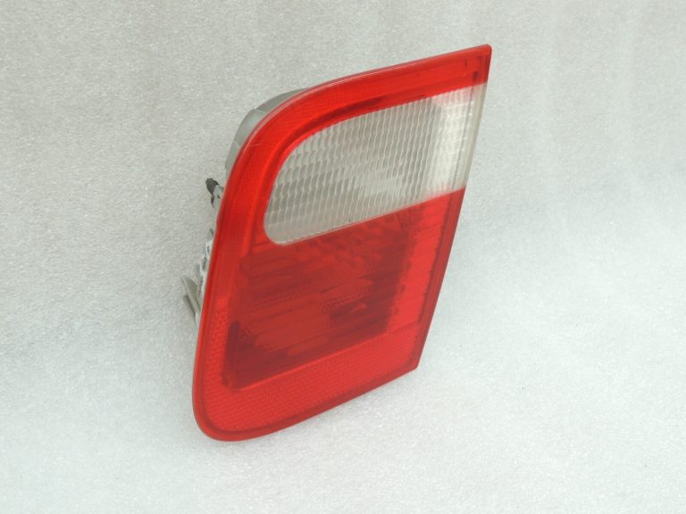 Oriģinālais BMW E46 E46 3. sērijas salona aizmugurējais lukturis aizmugurējais labais salona aizmugurējais lukturis 8364924