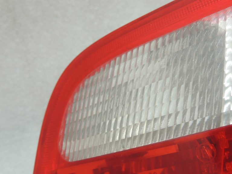 Oriģinālais BMW E46 E46 3. sērijas salona aizmugurējais lukturis aizmugurējais labais salona aizmugurējais lukturis 8364924