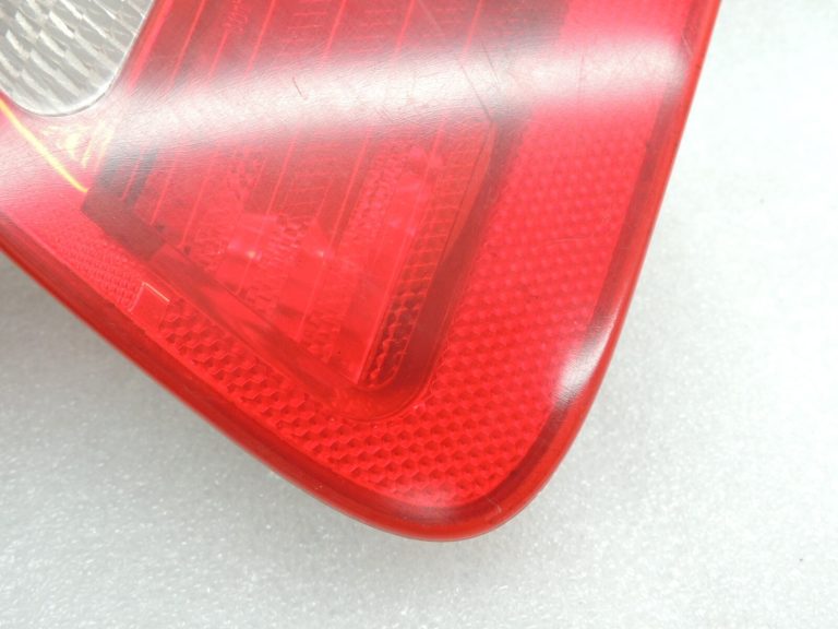 Oriģinālais BMW E46 E46 3. sērijas salona aizmugurējais lukturis aizmugurējais labais salona aizmugurējais lukturis 8364924