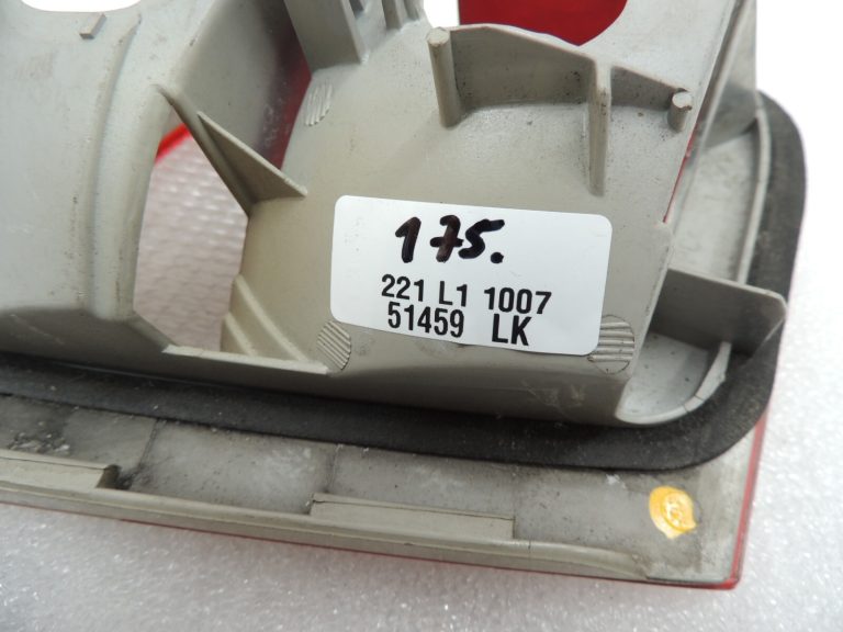 Oriģinālais BMW E46 E46 3. sērijas salona aizmugurējais lukturis aizmugurējais labais salona aizmugurējais lukturis 8364924