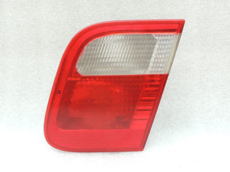 Oriģinālais BMW E46 E46 3. sērijas salona aizmugurējais lukturis aizmugurējais labais salona aizmugurējais lukturis 8364924