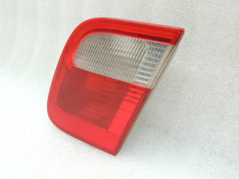 Oriģinālais BMW E46 E46 3. sērijas salona aizmugurējais lukturis aizmugurējais labais salona aizmugurējais lukturis 8364924