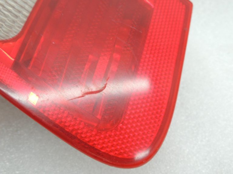 Oriģinālais BMW E46 E46 3. sērijas salona aizmugurējais lukturis aizmugurējais labais salona aizmugurējais lukturis 8364924