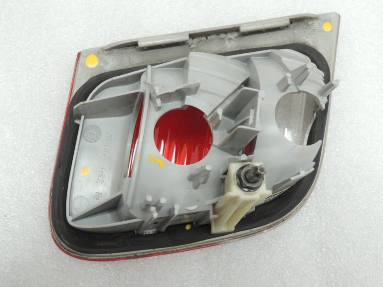 Oriģinālais BMW E46 E46 3. sērijas salons Facelift aizmugurējais lukturis aizmugurējais labās puses interjera 6910538