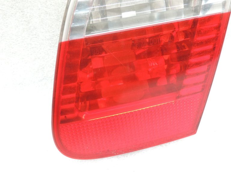 Oriģinālais BMW E46 E46 3. sērijas salons Facelift aizmugurējais lukturis aizmugurējais labās puses interjera 6910538