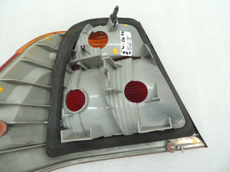 Oriģinālais BMW E46 salona aizmugurējais lukturis aizmugurējais labais aizmugurējais lukturis 63218364922