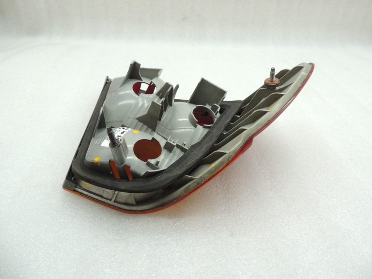 Oriģinālais BMW E46 salona aizmugurējais lukturis aizmugurējais labais aizmugurējais lukturis 63218364922