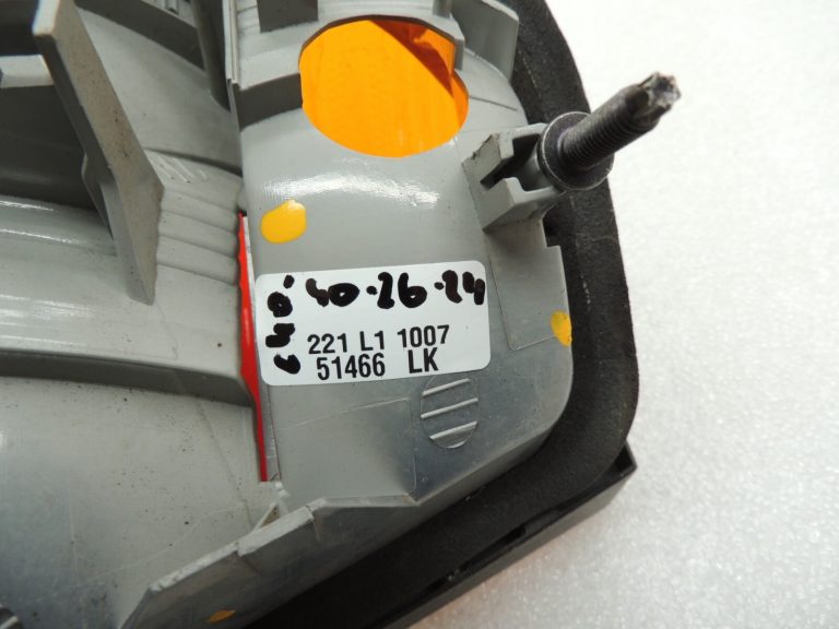 Oriģinālais BMW E46 salona aizmugurējais lukturis aizmugurējais labais aizmugurējais lukturis 63218364922