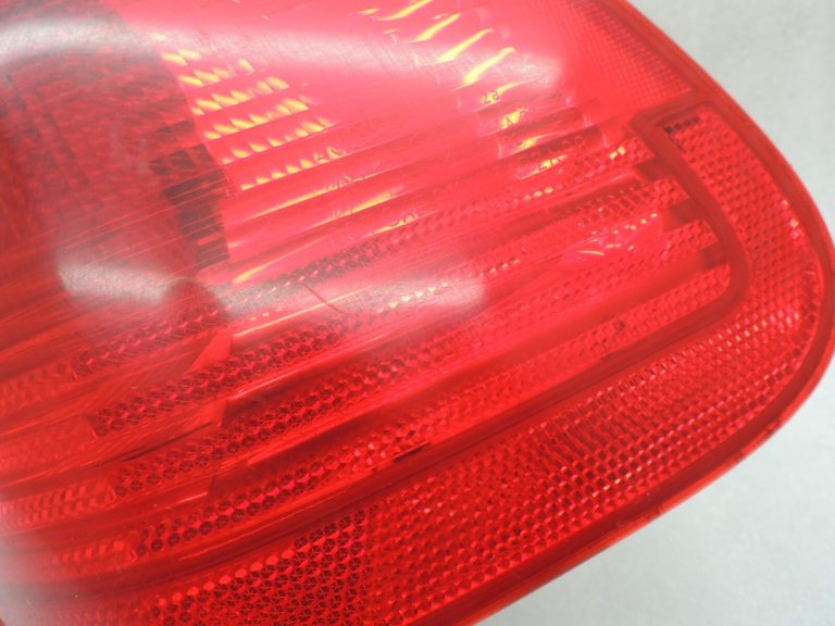 Oriģinālais BMW E46 salona aizmugurējais lukturis aizmugurējais labais aizmugurējais lukturis 63218364922