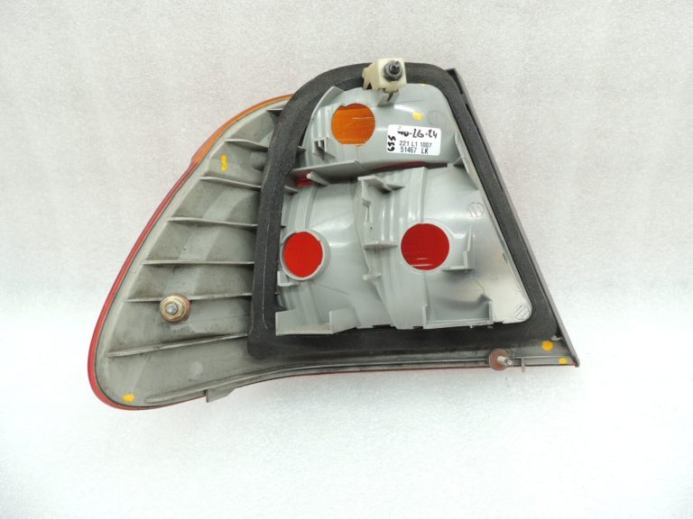 Oriģinālais BMW E46 salona aizmugurējais lukturis aizmugurējais labais aizmugurējais lukturis 63218364922