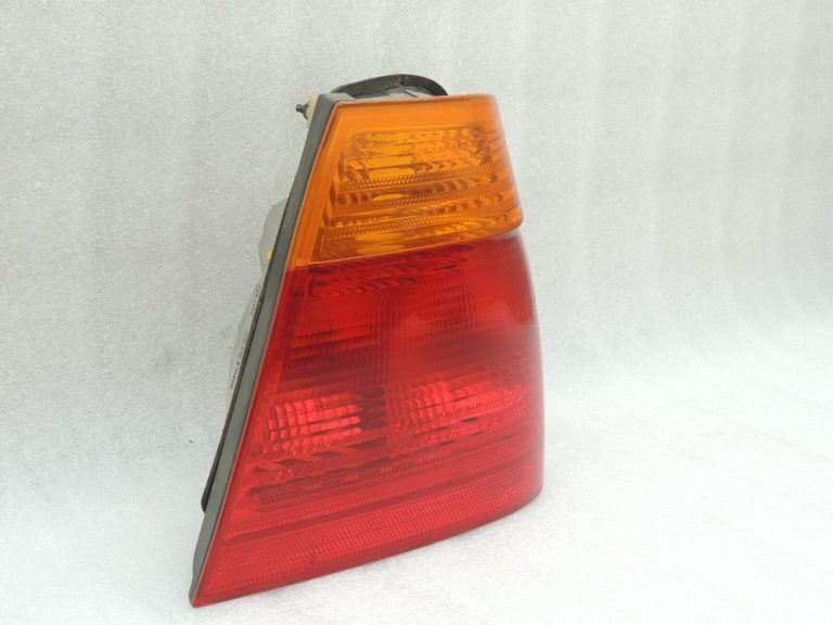 Oriģinālais BMW E46 salona aizmugurējais lukturis aizmugurējais labais aizmugurējais lukturis 63218364922