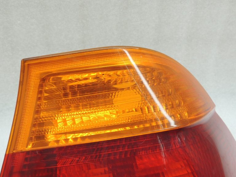 Oriģinālais BMW E46 salona aizmugurējais lukturis aizmugurējais labais aizmugurējais lukturis 63218364922