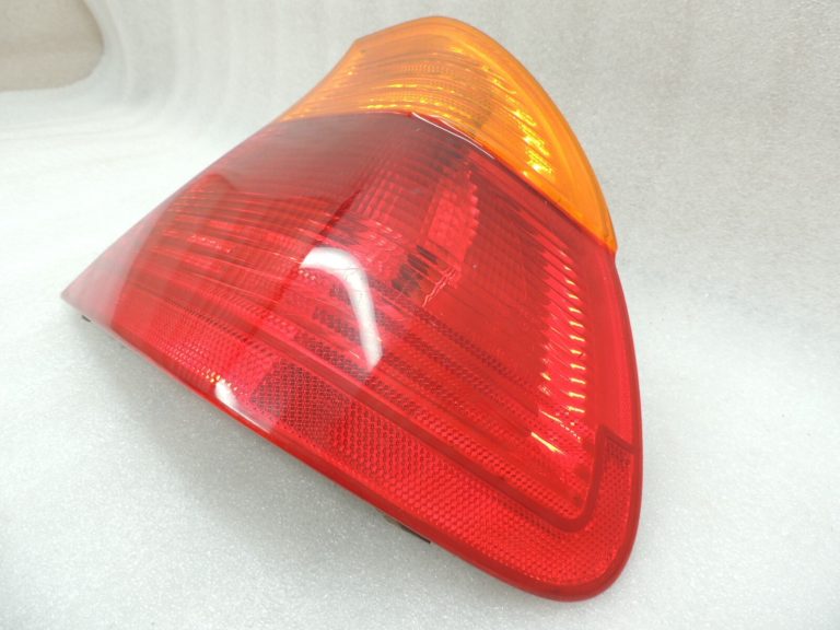 Oriģinālais BMW E46 salona aizmugurējais lukturis aizmugurējais labais aizmugurējais lukturis 63218364922