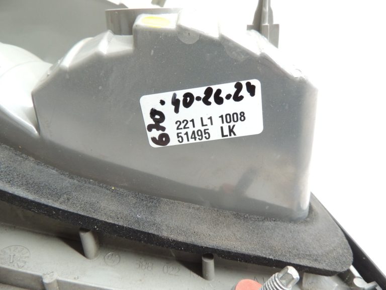 Oriģinālais BMW E46 Saloon Facelift aizmugurējais lukturis Aizmugurējais labās aizmugures lukturis 6910532