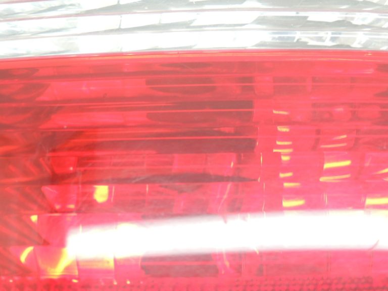 Oriģinālais BMW E46 Saloon Facelift aizmugurējais lukturis Aizmugurējais labās aizmugures lukturis 6910532