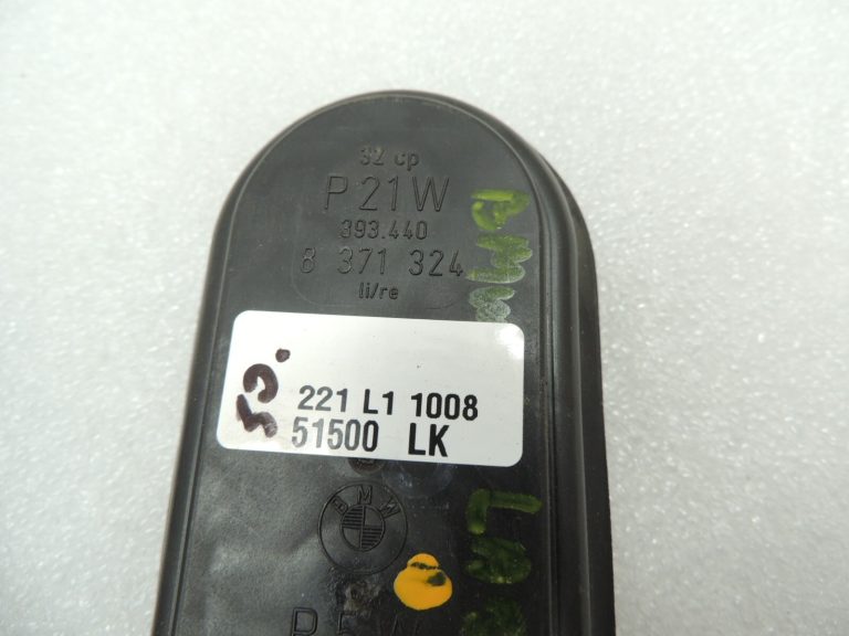 Oriģinālais BMW E39 Touring aizmugurējā apgaismojuma spuldzes turētājs 63218371324