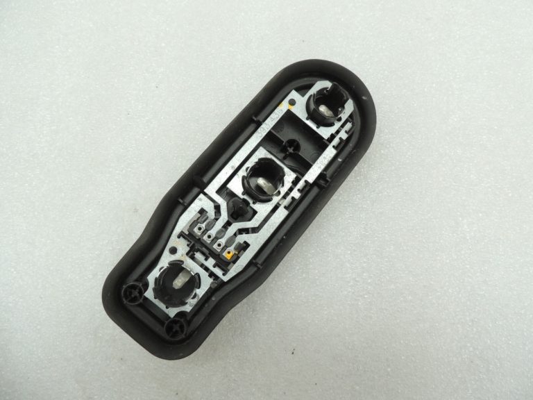 Oriģinālais BMW E39 Touring aizmugurējā apgaismojuma spuldzes turētājs 63212496339