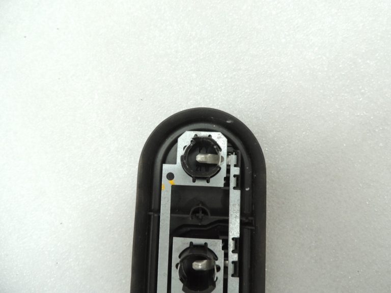 Oriģinālais BMW E39 Touring aizmugurējā apgaismojuma spuldzes turētājs 63212496339