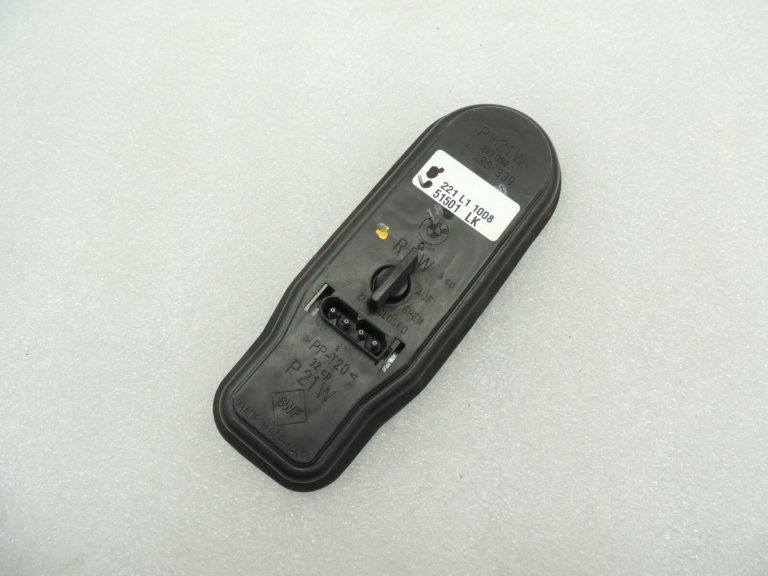 Oriģinālais BMW E39 Touring aizmugurējā apgaismojuma spuldzes turētājs 63212496339
