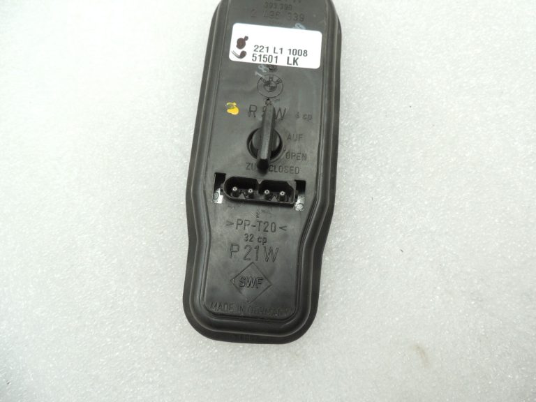 Oriģinālais BMW E39 Touring aizmugurējā apgaismojuma spuldzes turētājs 63212496339