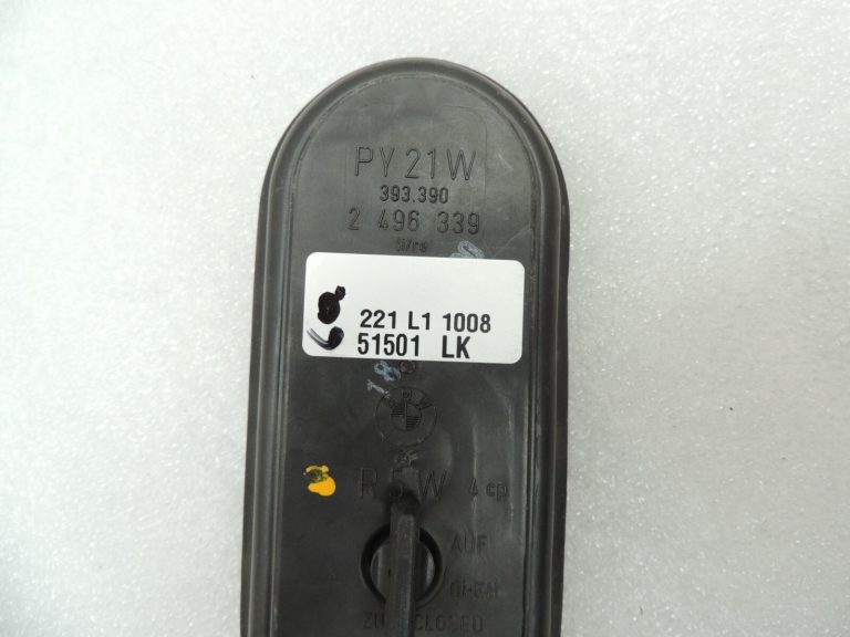 Oriģinālais BMW E39 Touring aizmugurējā apgaismojuma spuldzes turētājs 63212496339