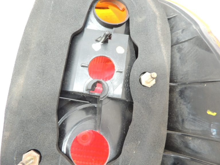 Oriģinālais BMW E39 Touring aizmugurējais aizmugurējais kreisais aizmugurējais lukturis 63218371327