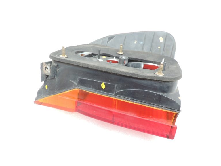 Oriģinālais BMW E39 Touring aizmugurējais aizmugurējais kreisais aizmugurējais lukturis 63218371327