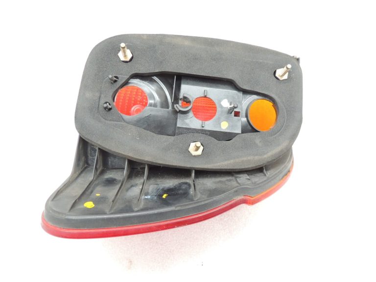 Oriģinālais BMW E39 Touring aizmugurējais aizmugurējais kreisais aizmugurējais lukturis 63218371327