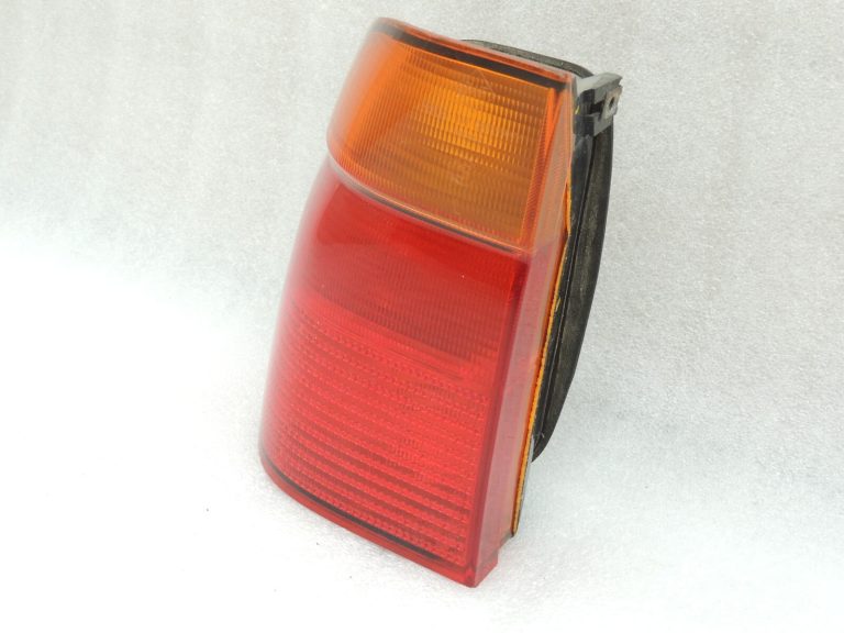 Oriģinālais BMW E39 Touring aizmugurējais aizmugurējais kreisais aizmugurējais lukturis 63218371327