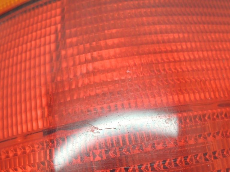 Oriģinālais BMW E39 Touring aizmugurējais aizmugurējais kreisais aizmugurējais lukturis 63218371327