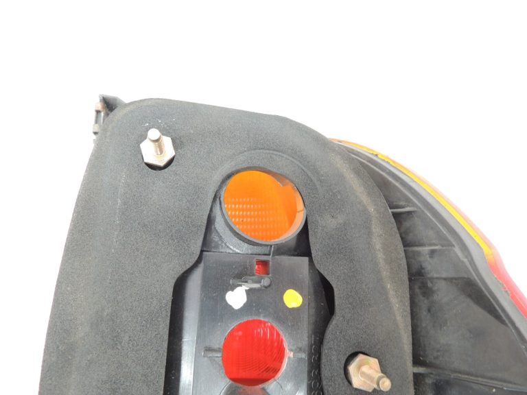 Oriģinālais BMW E39 Touring aizmugurējais aizmugurējais kreisais aizmugurējais lukturis 63218371327
