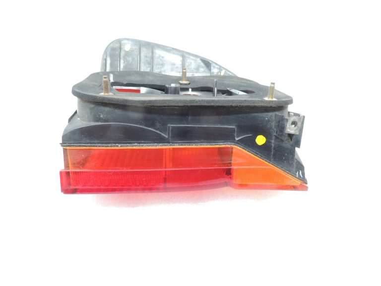 Oriģinālais BMW E39 Touring aizmugurējais lukturis aizmugurējais labais aizmugurējais lukturis 63218371328