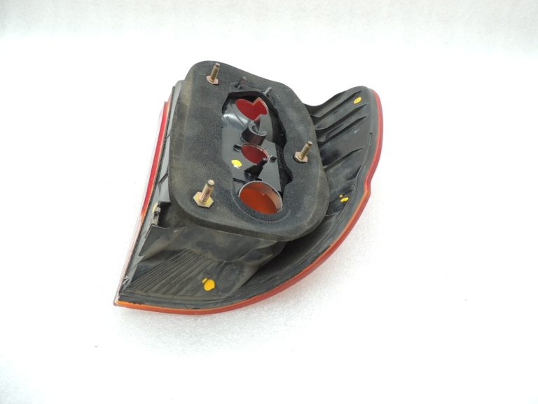 Oriģinālais BMW E39 Touring aizmugurējais lukturis aizmugurējais labais aizmugurējais lukturis 63218371328